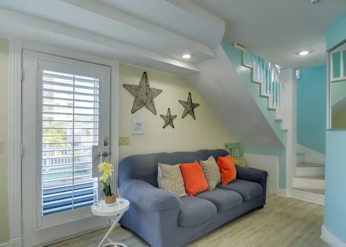 Breezy 'white Sands House' Steps To Gulf Shore!