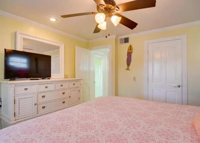 Breezy 'white Sands House' Steps To Gulf Shore! Clearwater Beach