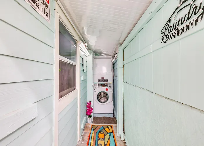 Breezy 'white Sands House' Steps To Gulf Shore!