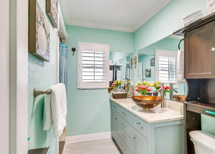 Breezy 'white Sands House' Steps To Gulf Shore! * Clearwater Beach
