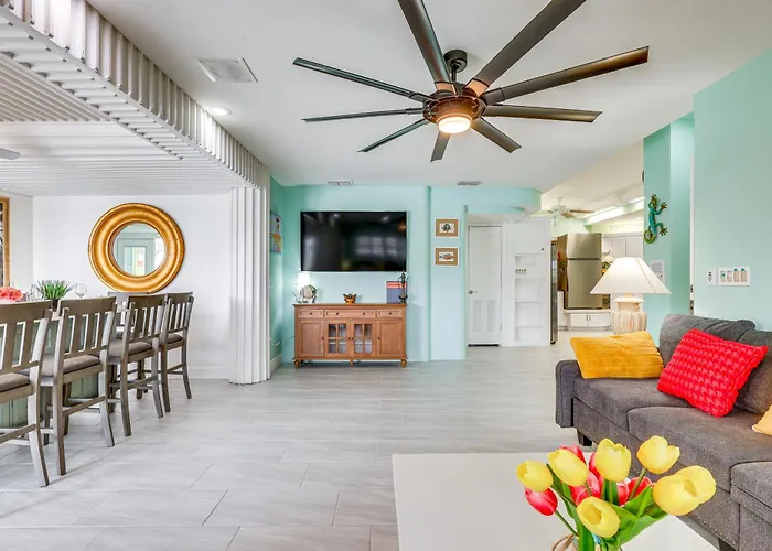 Breezy 'white Sands House' Steps To Gulf Shore! Clearwater Beach